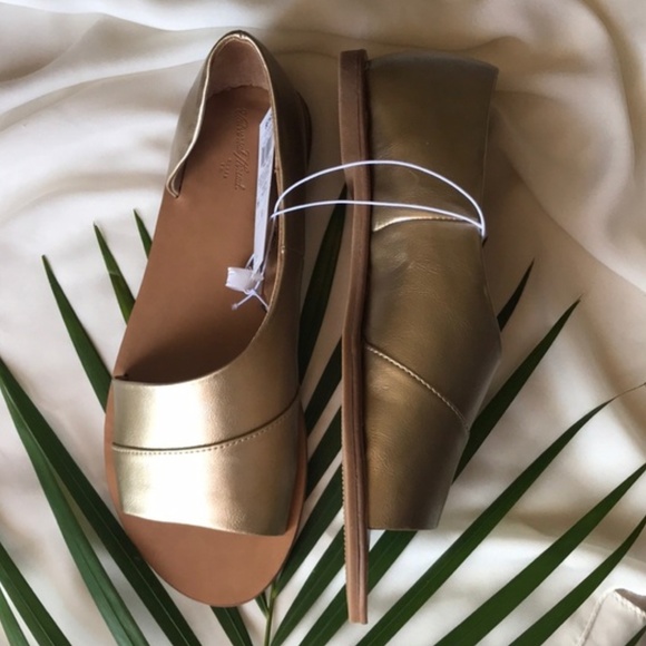 Universal Thread Shoes - Last Pair!! Women Lissa Asymmetrical Slide Sandal